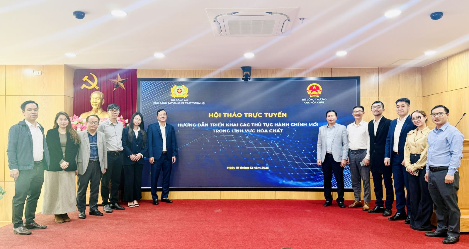 Hướng dẫn triển khai thủ tục hành chính mới trong lĩnh vực hóa chất